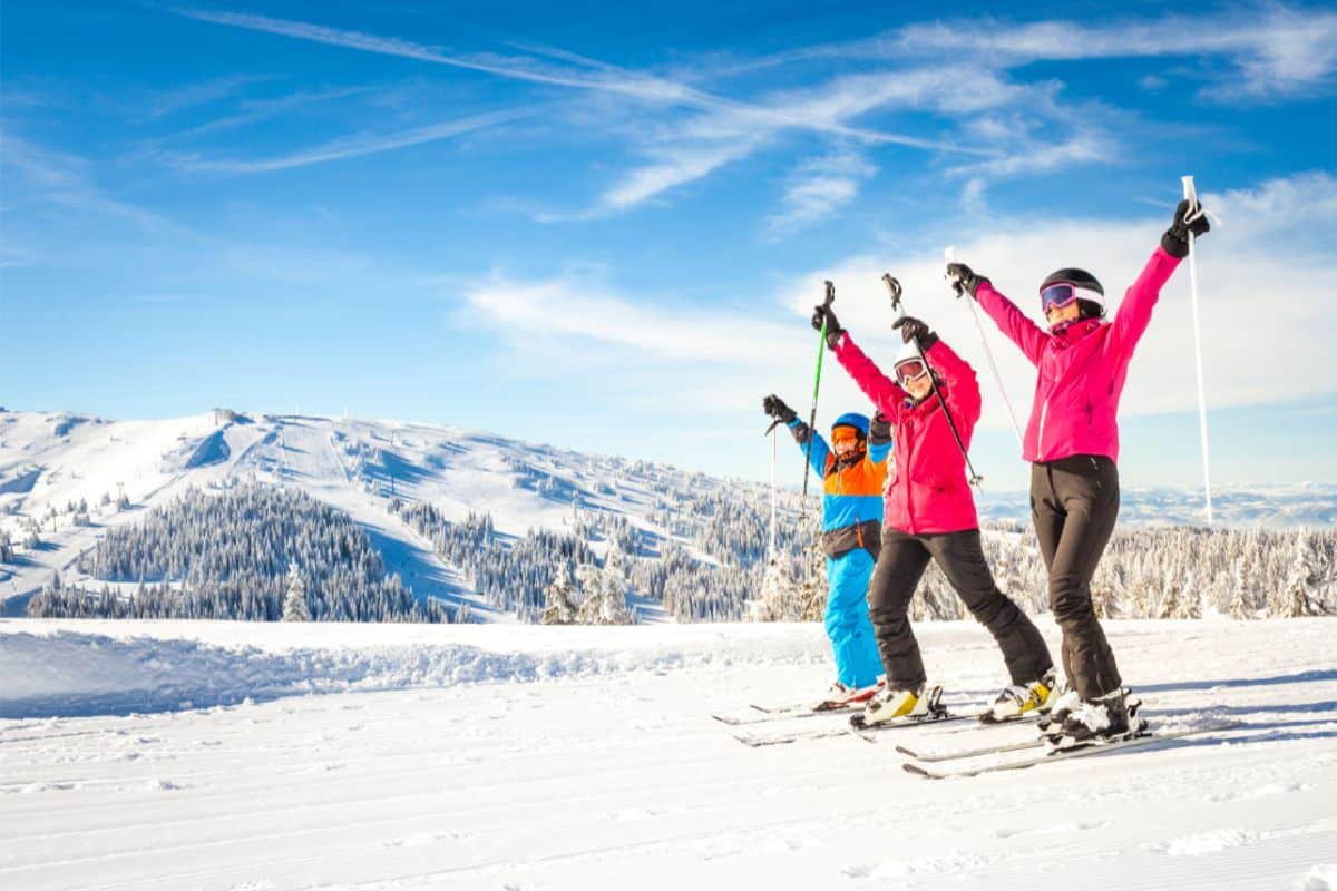 winter bachelorette party ideas - skiing
